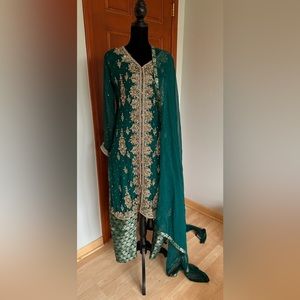Emerald green kurta pajama - Pakistani style gorgeous wedding outfit- party